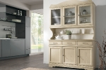 ויטרינה Collezione La Maison למטבח 3 דלתות ויטרינה עליונות וחלק תחתון סגור עם 3 דלתות ו-3 מגירות ומרכז פתוח עם מדף דגם  12.7 - T855-T856     זניני 3 - איטליה במידות-אורך155 עומק52-44 גובה213 גובה תחתון94 , גובה עליון 110.   ניתן לקבל בכל גוון וצבע . איטלקי לכל עובי הקורה... דיזיין .G.D - גלרי דענתיק.  רח' משכית 8 - הרצליה .   www.gallerydeantique.com